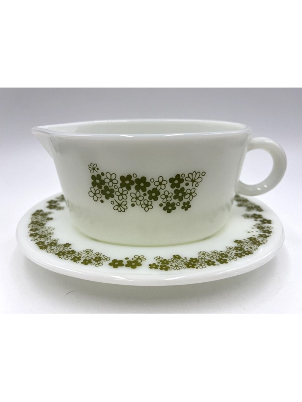 Vintage Pyrex Crazy Daisy Spring Blossom Gravy Boat with matching underplate